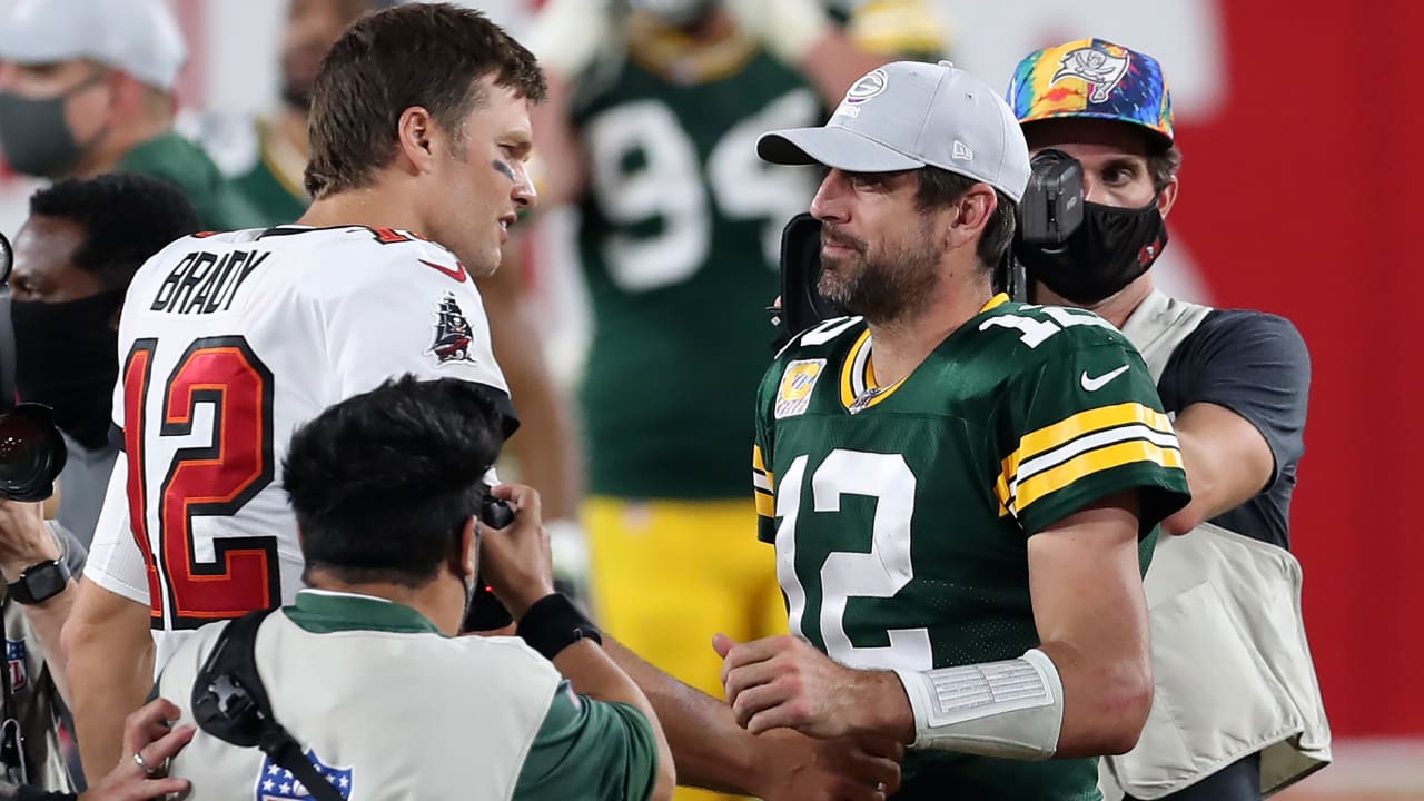 Aaron Rodgers sinks putt to win 'The Match' versus Tom Brady