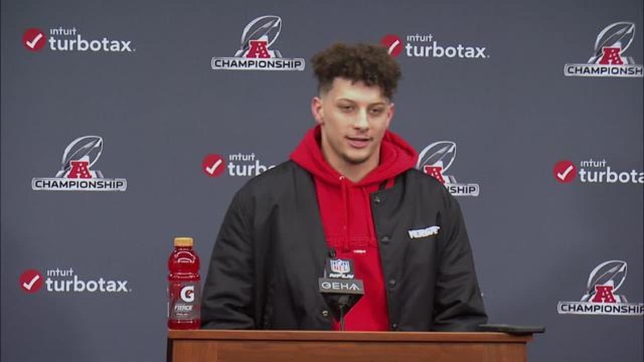 Chiefs players crash Patrick Mahomes postgame interview