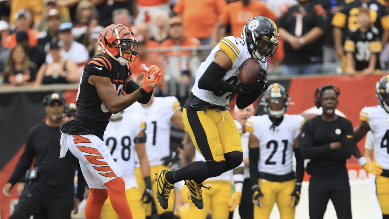 Can't-Miss Play: Pittsburgh Steelers safety Minkah Fitzpatrick pick-sixes  Cincinnati Bengals quarterback Joe Burrow on QB's first pass of '22