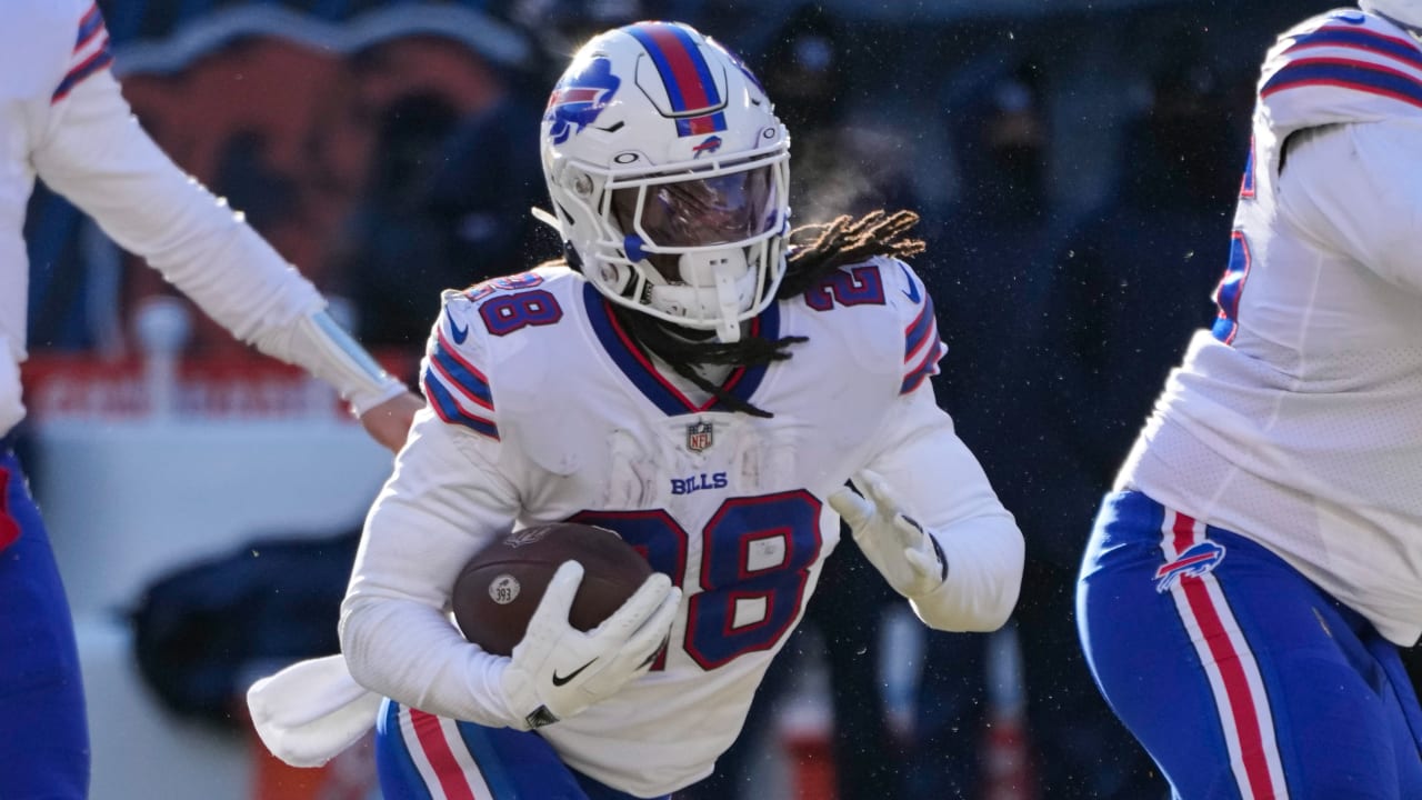 Buffalo Bills running back James Cook darts downfield for 34-yard