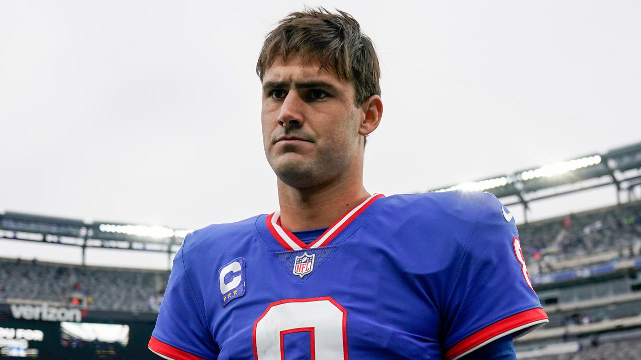 Giants QB Daniel Jones considered day-to-day after suffering ankle injury in win over Bears