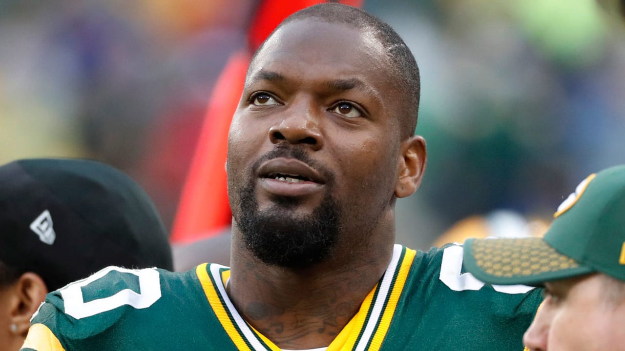 Green Bay Packers Buzz: Martellus Bennett takes swipe at Aaron Rodgers