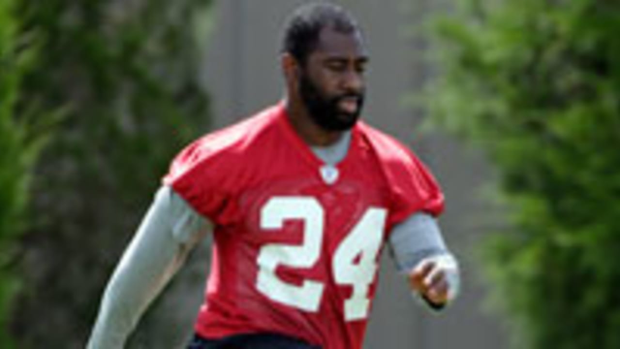 darrelle_revis_130718_SL