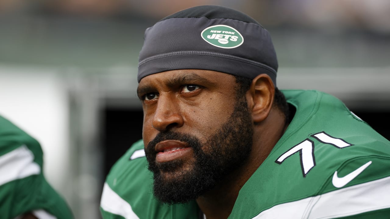 Seahawks veteran leader Duane Brown doesn't move like an offensive