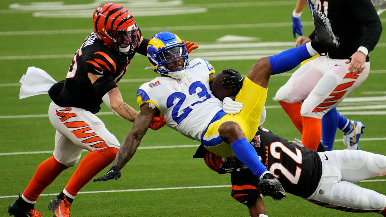 Cincinnati Bengals cornerback Chidobe Awuzie (22) takes part in