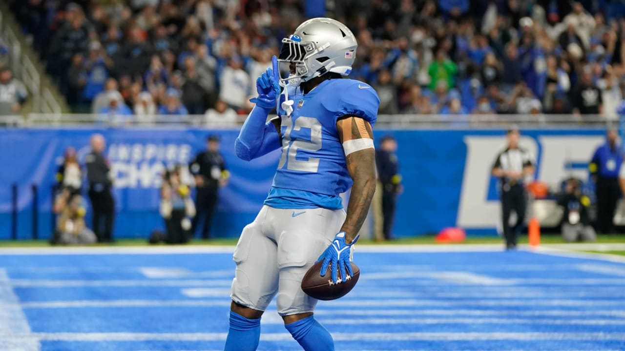 Detroit Lions Running Back D'Andre Swift Takes Sweep Left And Sprints ...