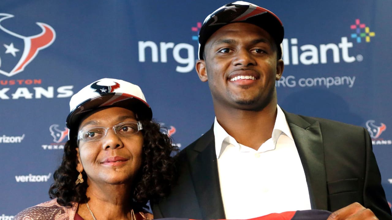 Deshaun Watson surprises mom with home renovation