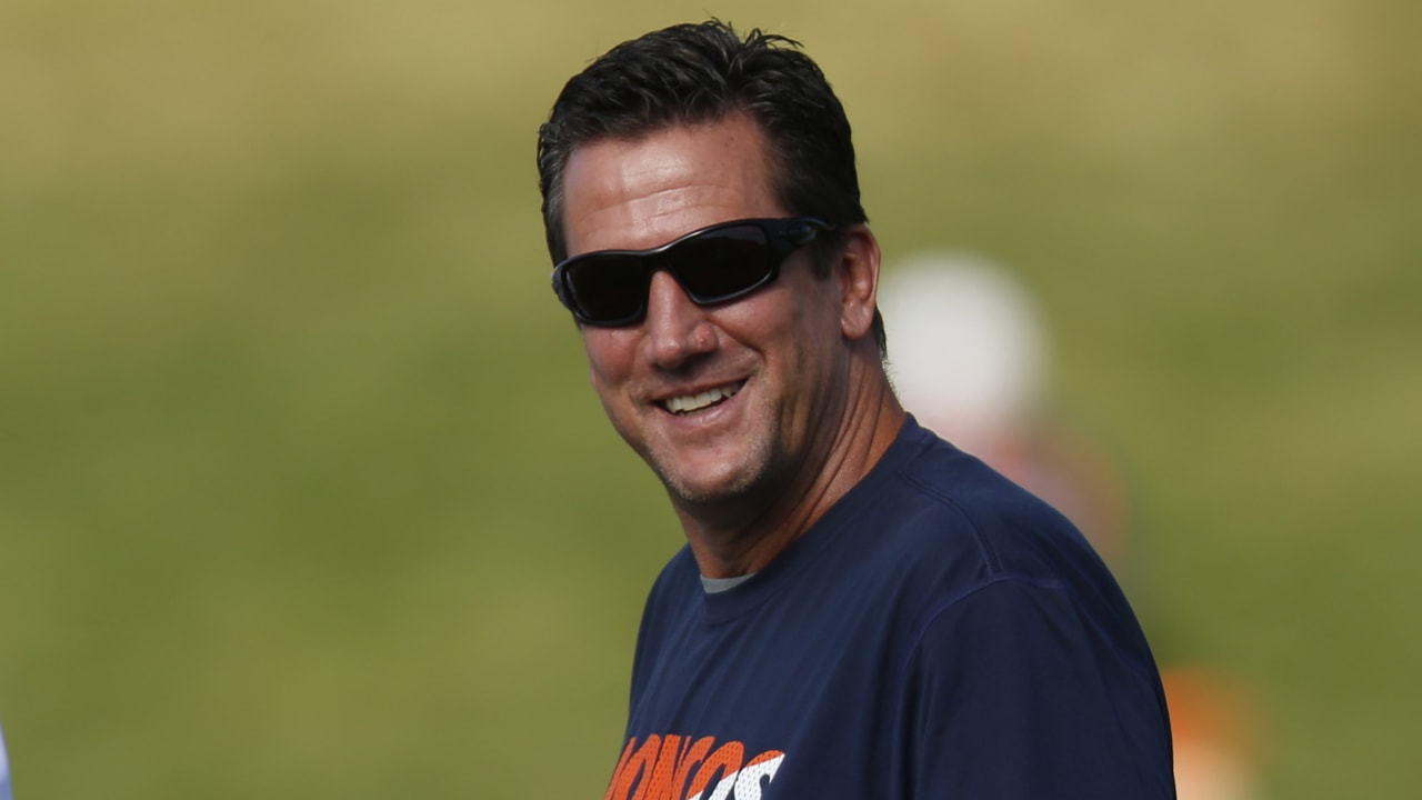 Former Broncos coach Greg Knapp dies after being struck by car while biking