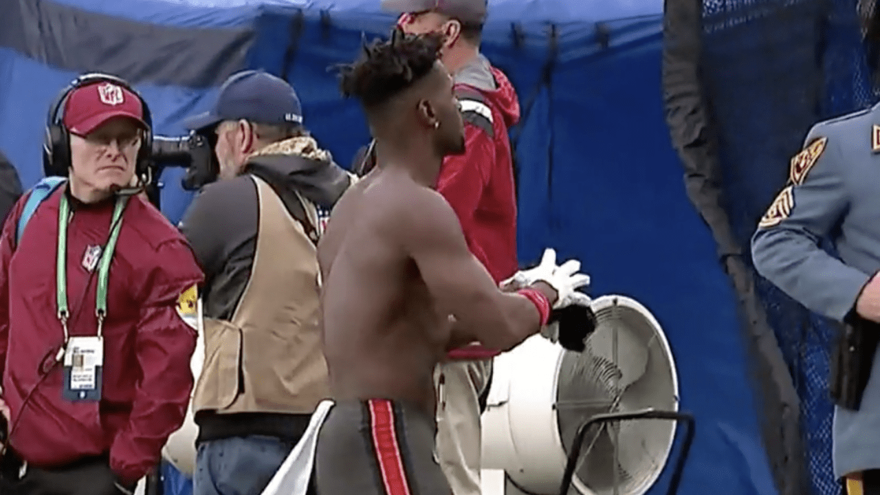 Antonio Brown pulls off jersey and pads and storms off field vs