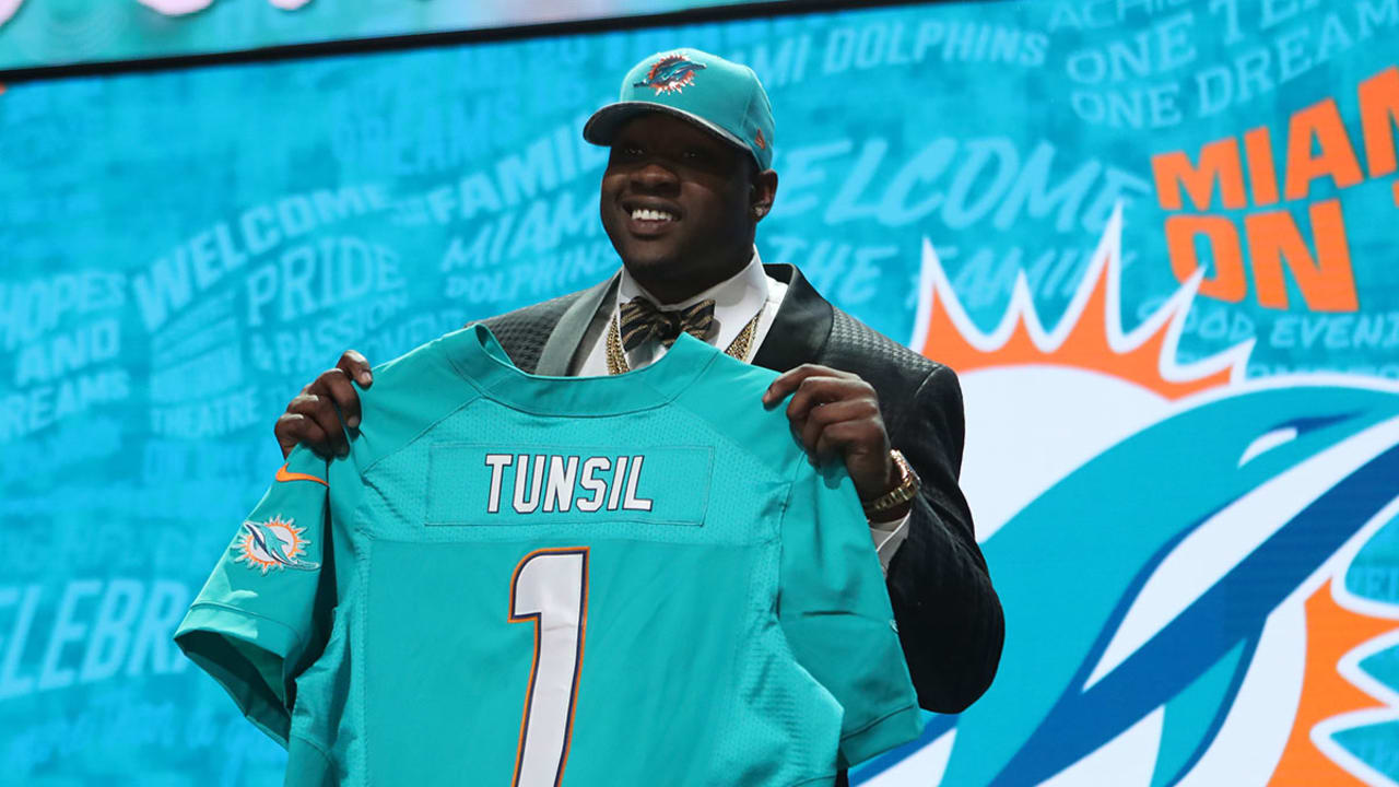 Laremy Tunsil falls to 'Fins after video posts to Twitter