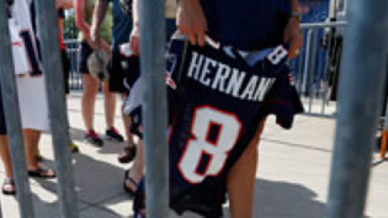 Patriots Exchange Program for Aaron Hernandez Jerseys Is Not Nearly Enough