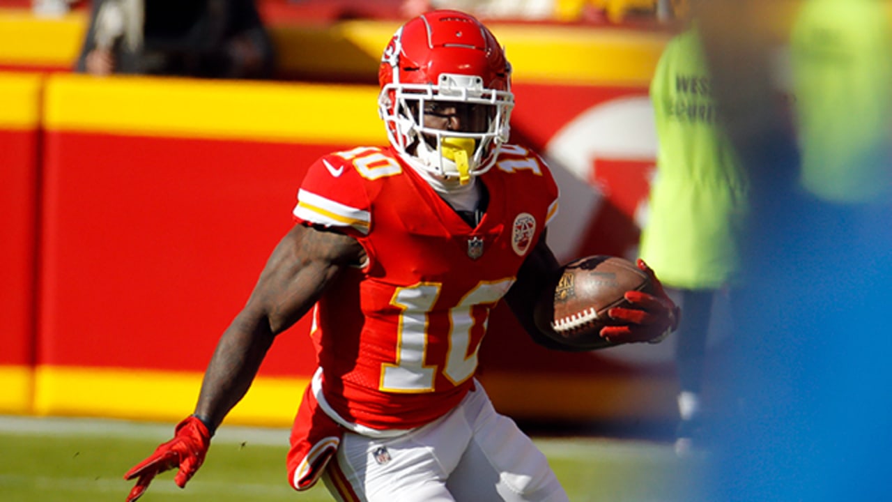Tyreek Hill weaves for wild thirdandlong conversion