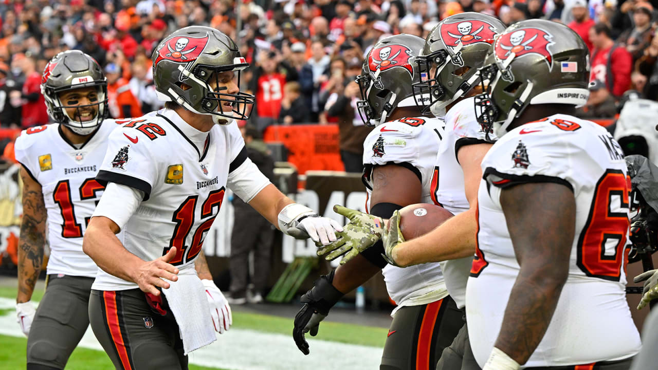 Tampa Bay Buccaneers tight end Ko Kieft flares into the flat for his first  career TD catch