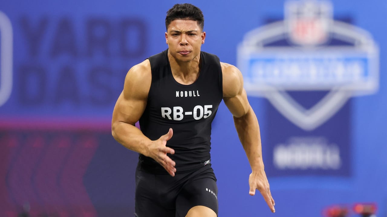 Running back Zach runs official 4.53second 40yard dash at