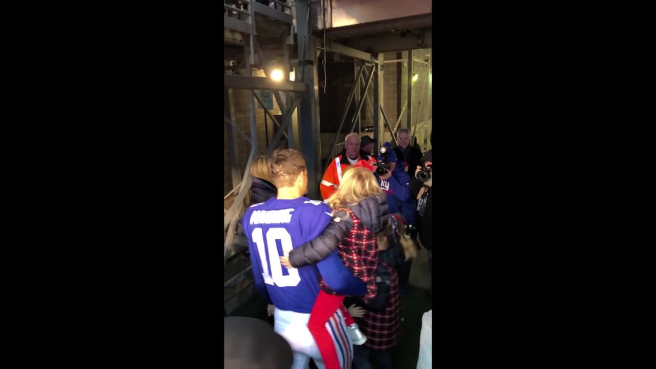 New York Giants QB Daniel Jones and Knicks G RJ Barrett swap jerseys