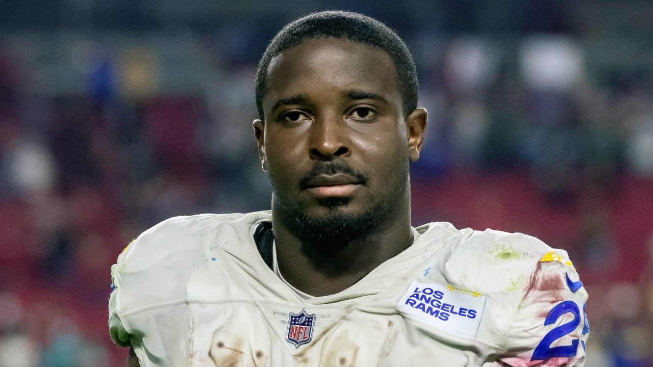 Rams Bring Back RB Sony Michel