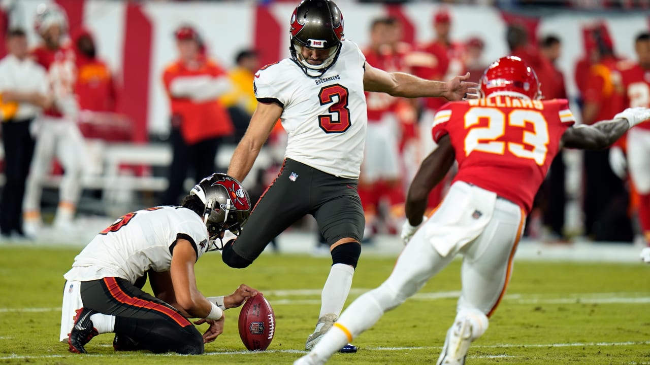 Tampa Bay Buccaneers kicker Ryan Succop caps Bucs' opening drive with a