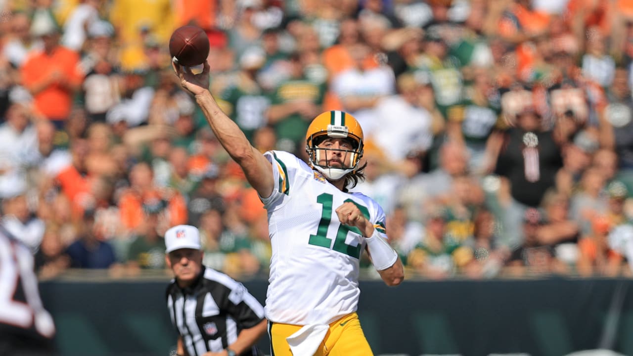 Rodgers sets Packers' TD pass record in win over Browns