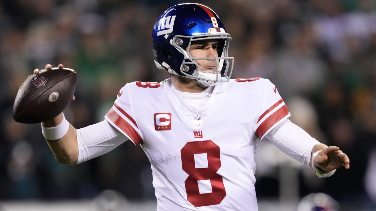 New York Giants give QB Daniel Jones 4-year, $160M deal, tag RB