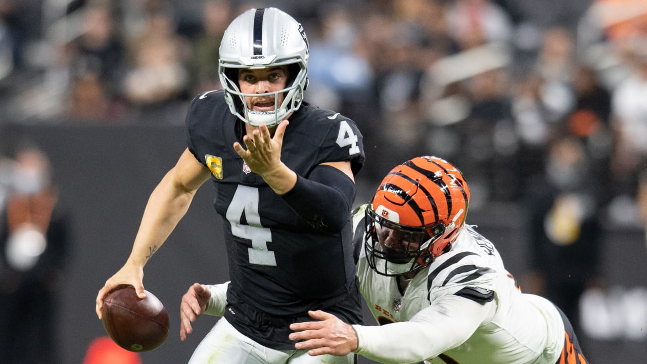 Bengals' Trey Hendrickson Strip Sacks Raiders' Derek Carr For