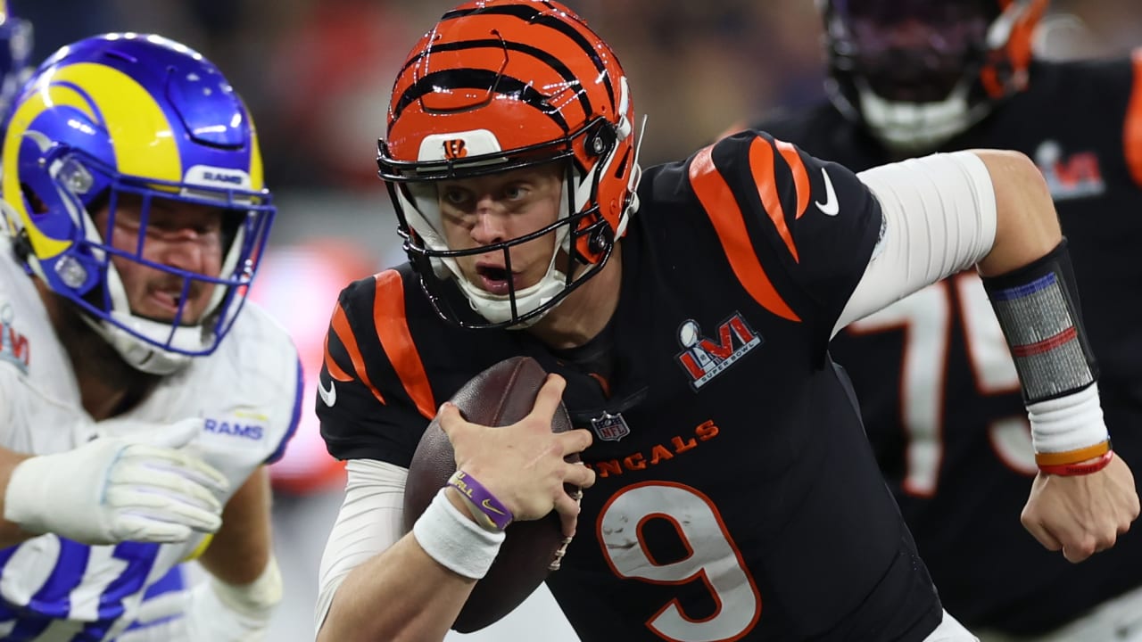 Cincinnati Bengals quarterback Joe Burrow (9) looks to hand off the ball  during an NFL football game between the Detroit Lions and the Cincinnati  Bengals in Detroit, Michigan USA, on Sunday, October