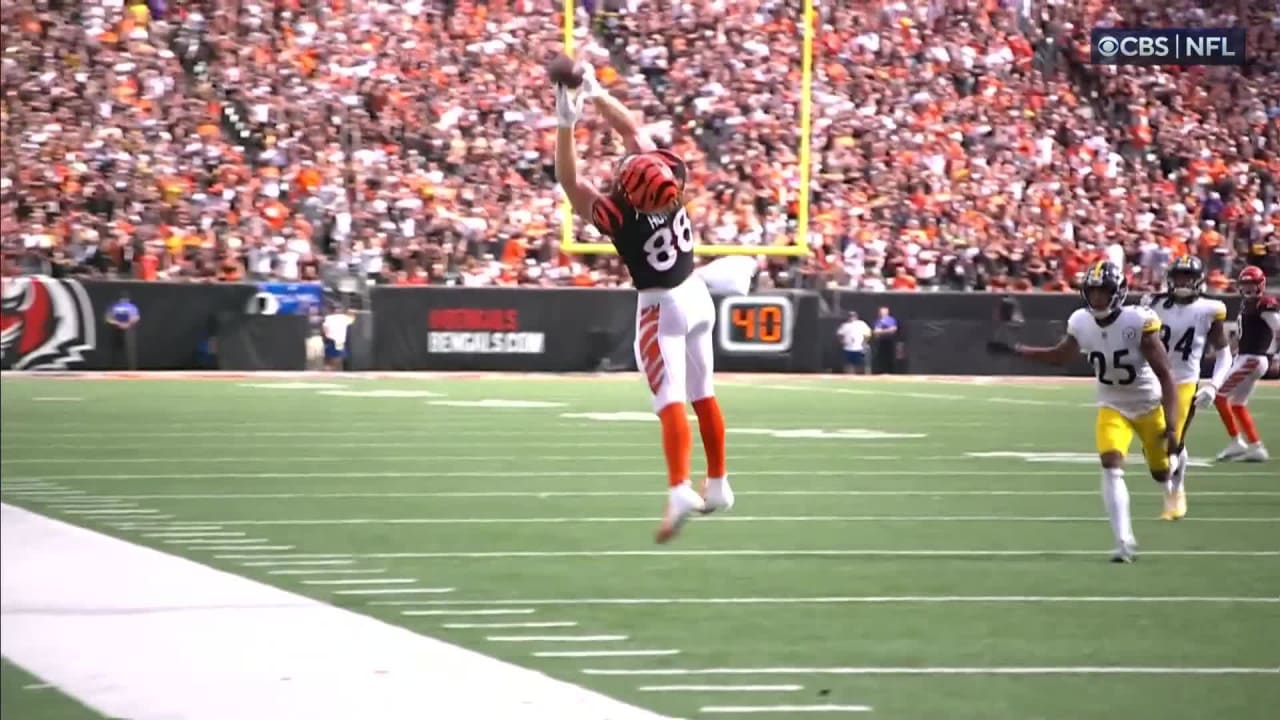 Cincinnati Bengals tight end Hayden Hurst (88) in action against