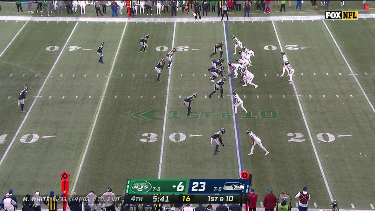 New York Jets wide receiver Corey Davis' first reception goes for 15 yards in the fourth quarter