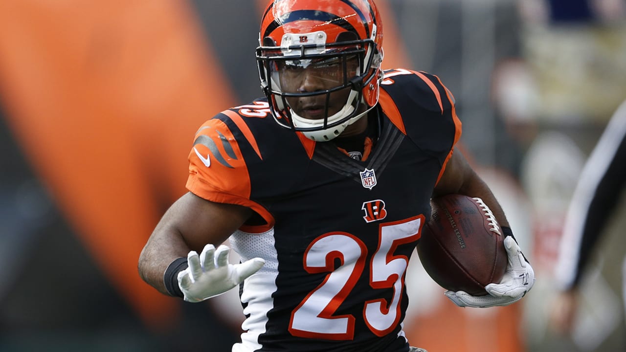 NFL on ESPN on X: Bengals RB Giovani Bernard tore the ACL in his