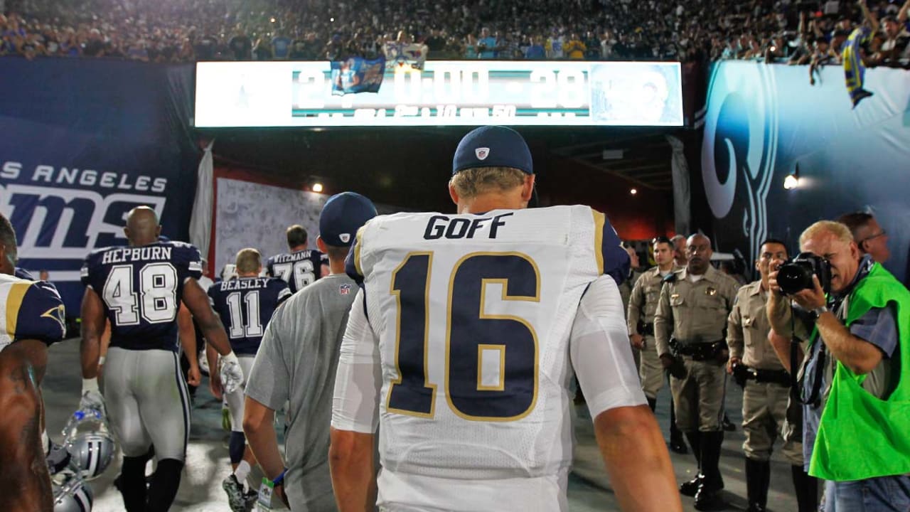 Eagles fans drown out Chargers' crowd in Los Angeles