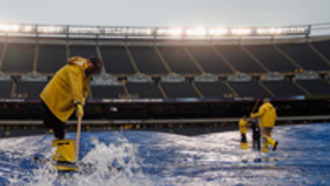 rainy-soldier-field-111713-spot.jpg
