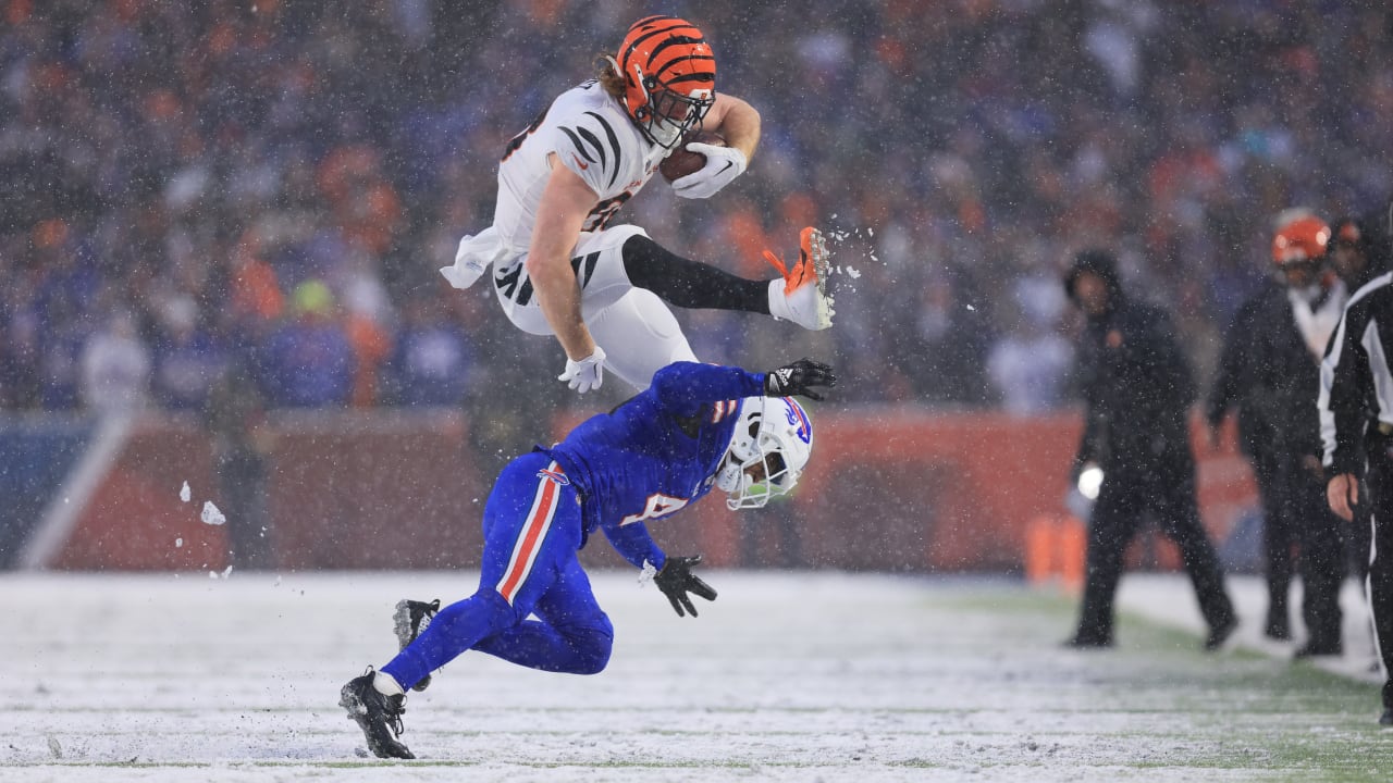 Cincinnati Bengals tight end Hayden Hurst channels Buffalo Bills  quarterback Josh Allen with eye-popping hurdle to move chains