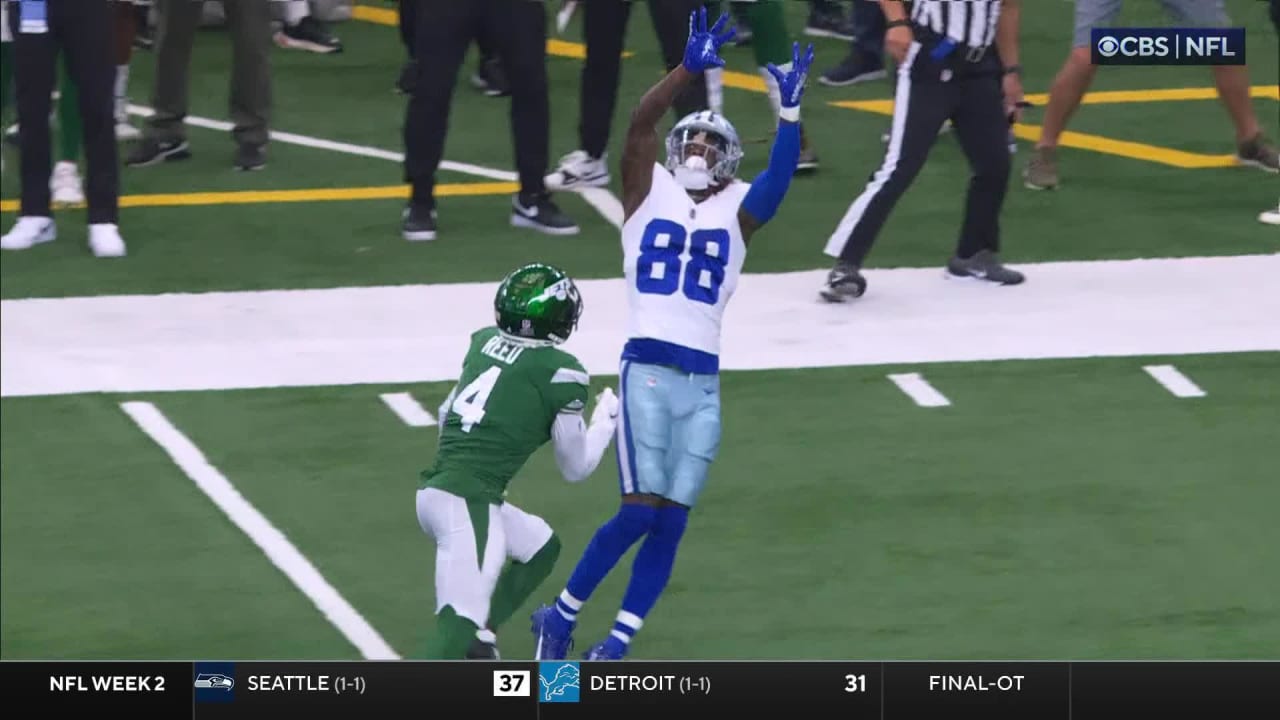 Dallas Cowboys wide receiver CeeDee Lamb (88) lines up during an NFL  divisional round playoff football