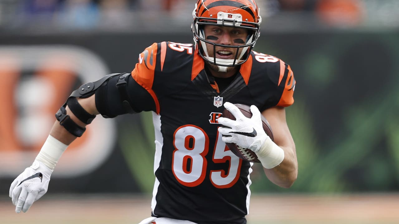 tyler-eifert-160413-spot.jpg