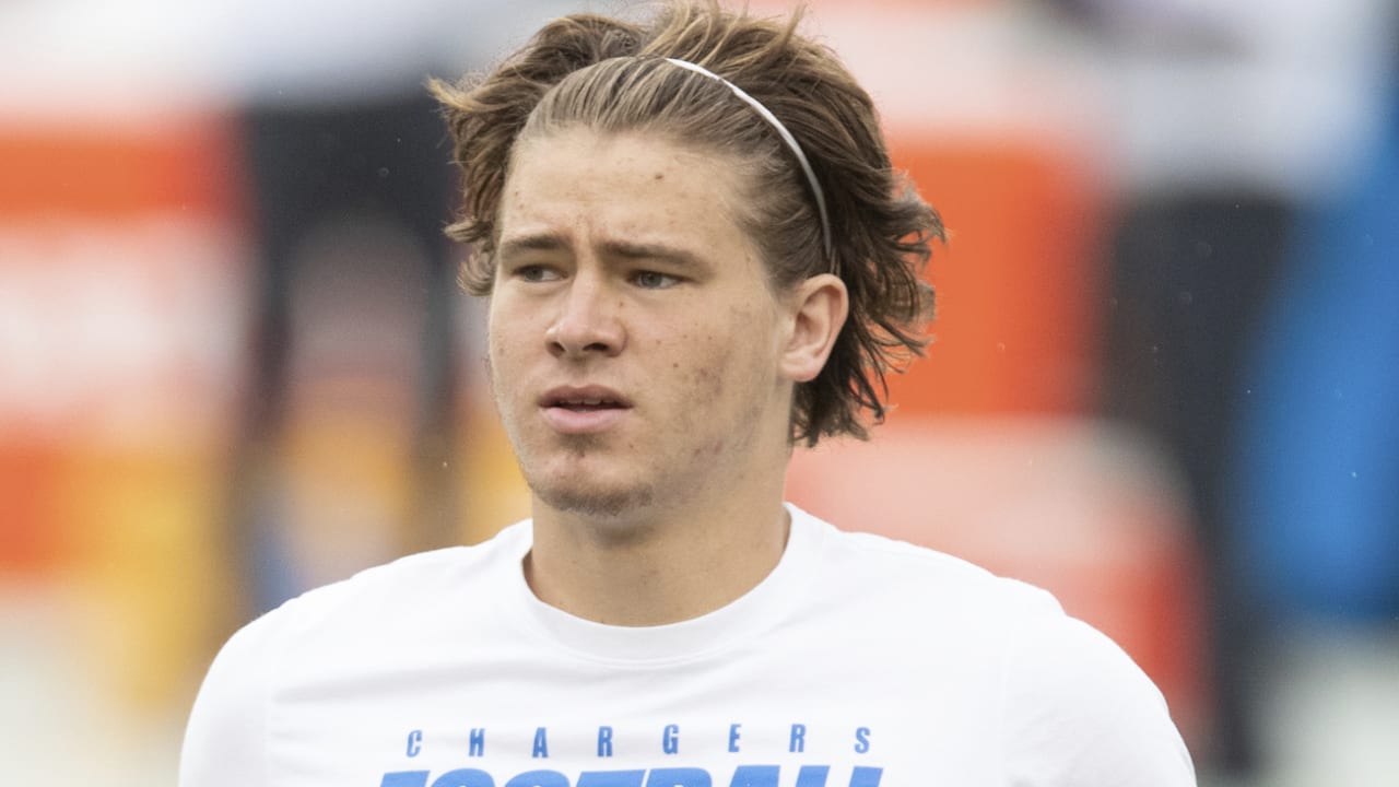 Chargers' Justin Herbert cuts his signature flowing hair - Los