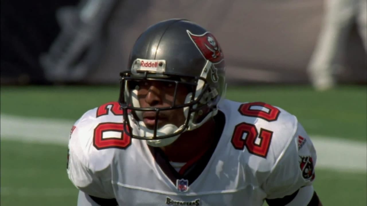 Brother, Tiki Barber, presents former Tampa Bay Buccaneers cornerback