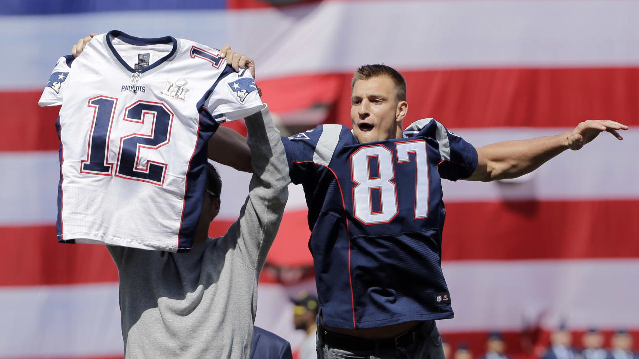 Rob Gronkowski steals Tom Brady's jersey at Fenway