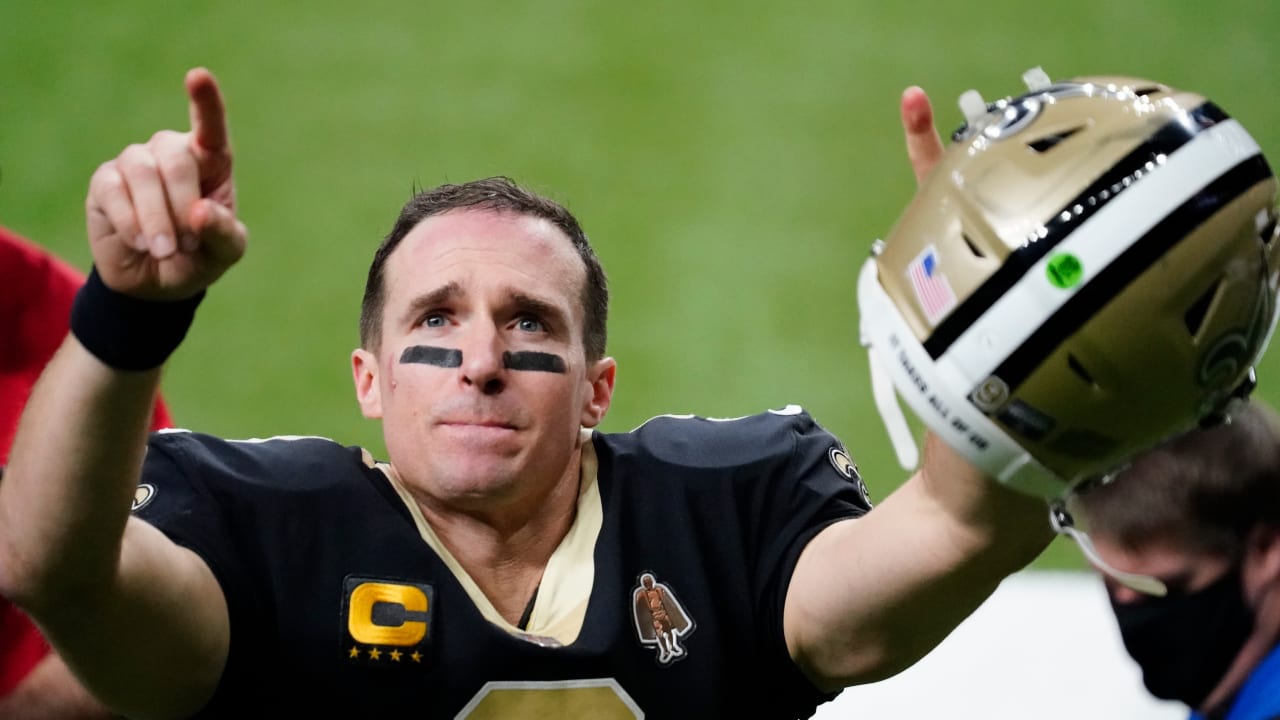 New Orleans Saints quarterback Drew Brees waves goodbye to ...