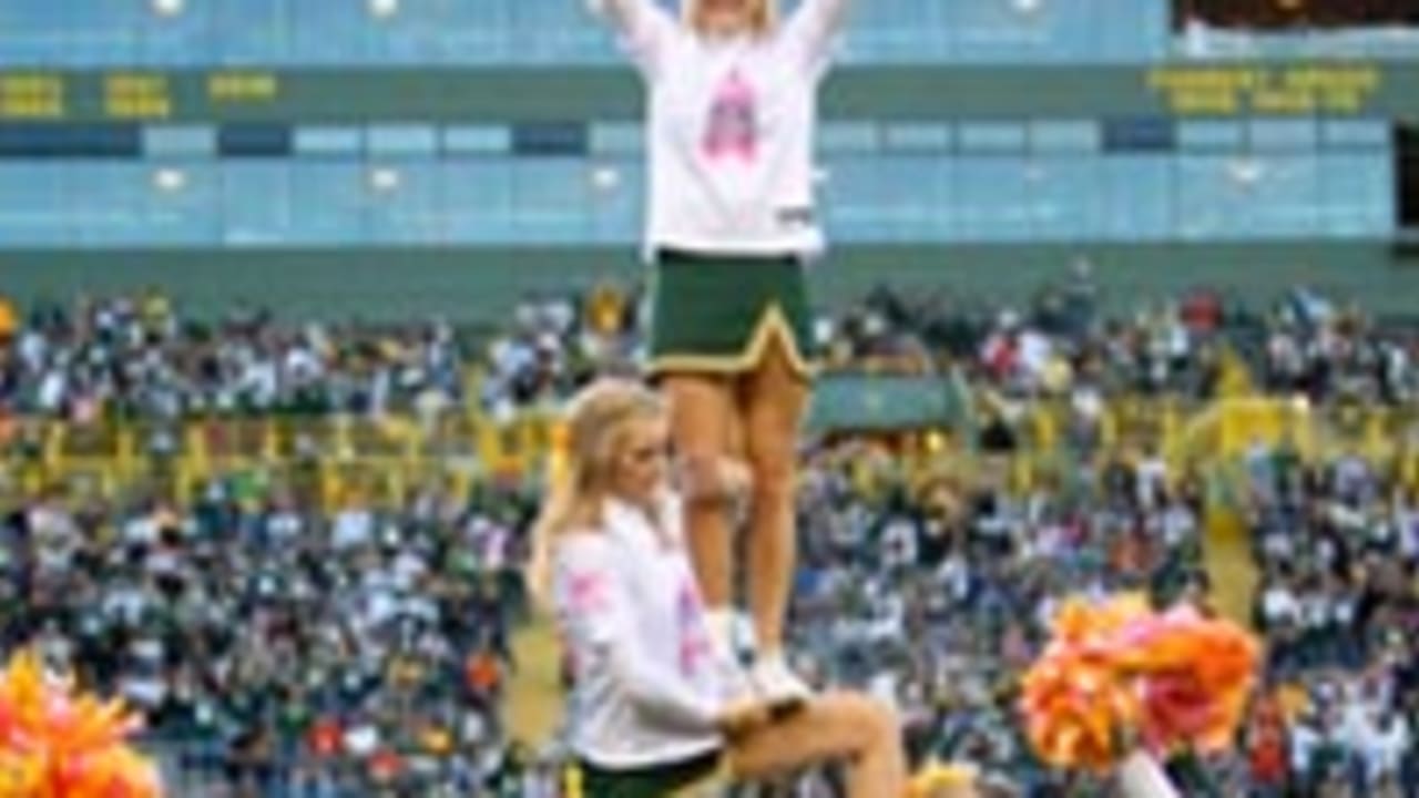 Packers Cheerleader Fights Cyberbullying Bears Fans