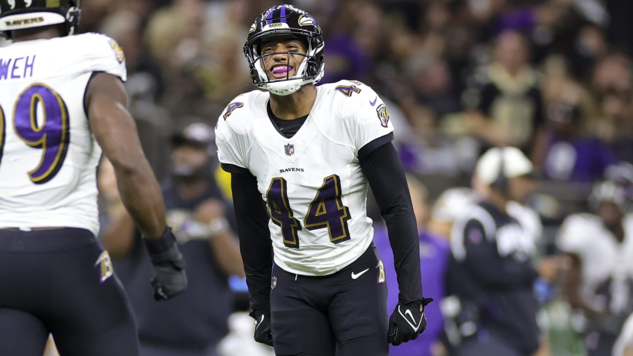 Ravens CB Marlon Humphrey on sideline with helmet off vs Chiefs