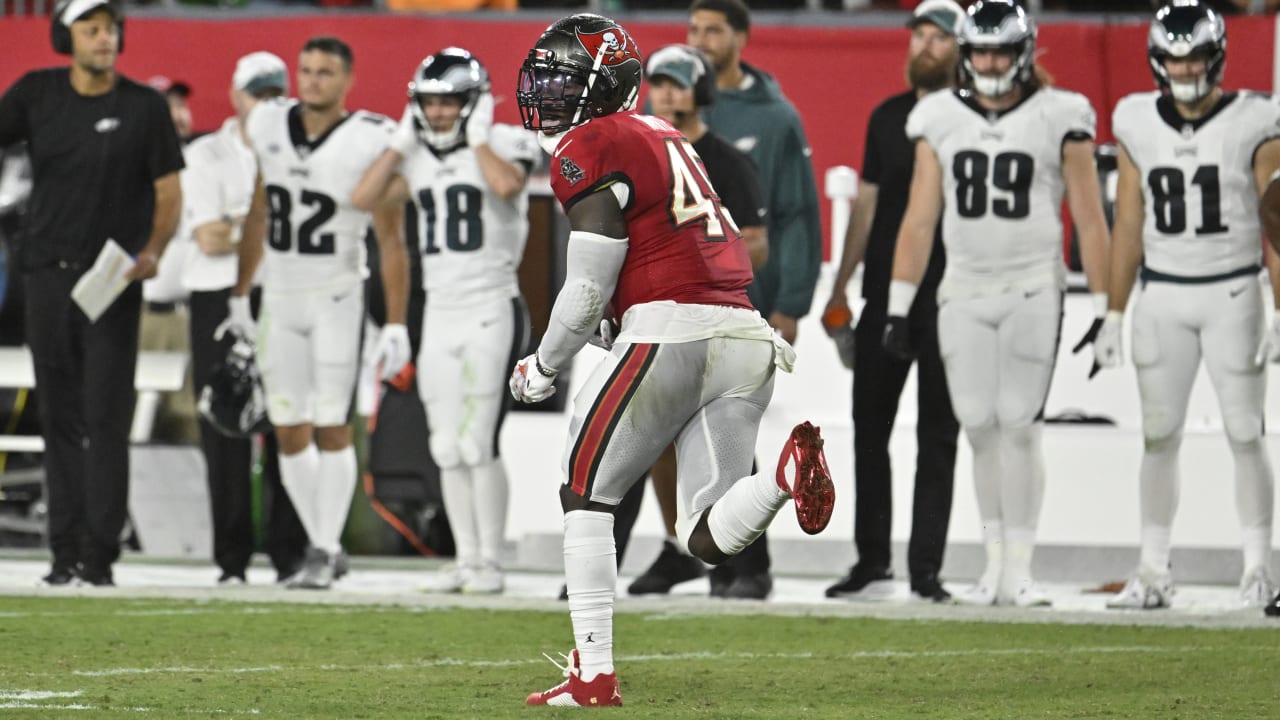 Rams LB Bobby Wagner Jumps Line, Blocks Bucs Field Goal