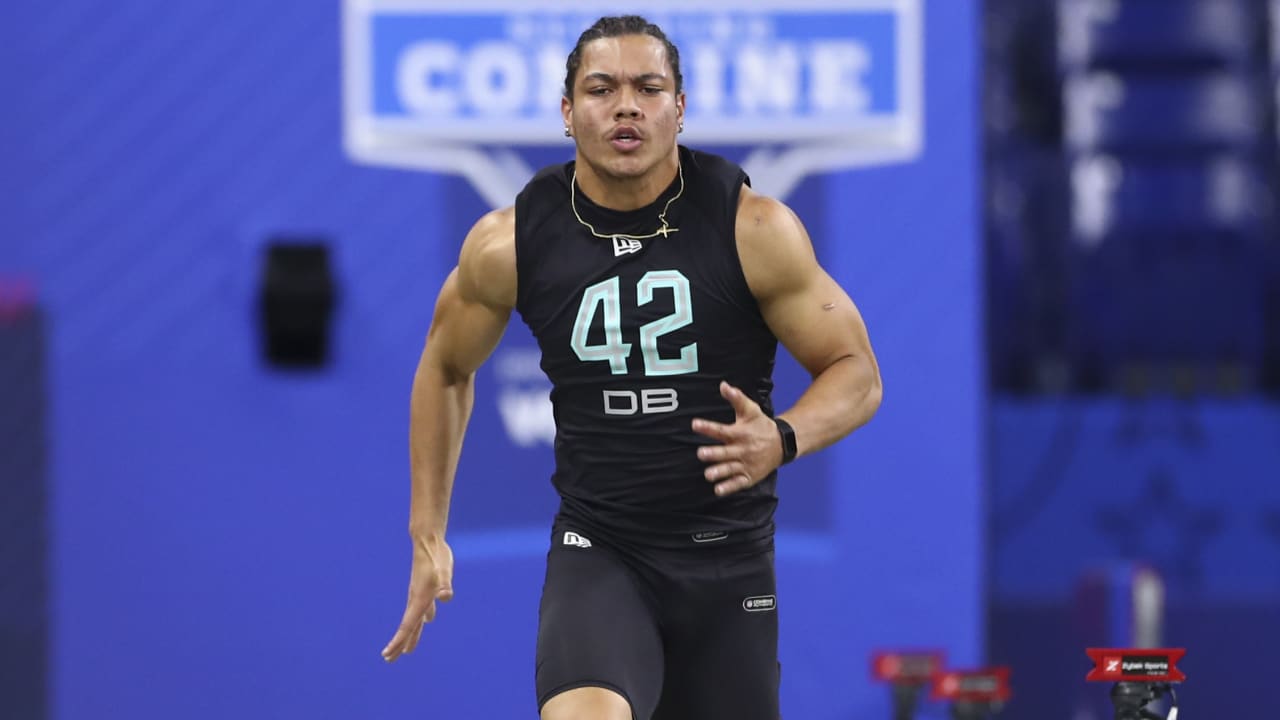 Defensive back Dane Belton runs official 4.43-second 40-yard dash at 2022  combine