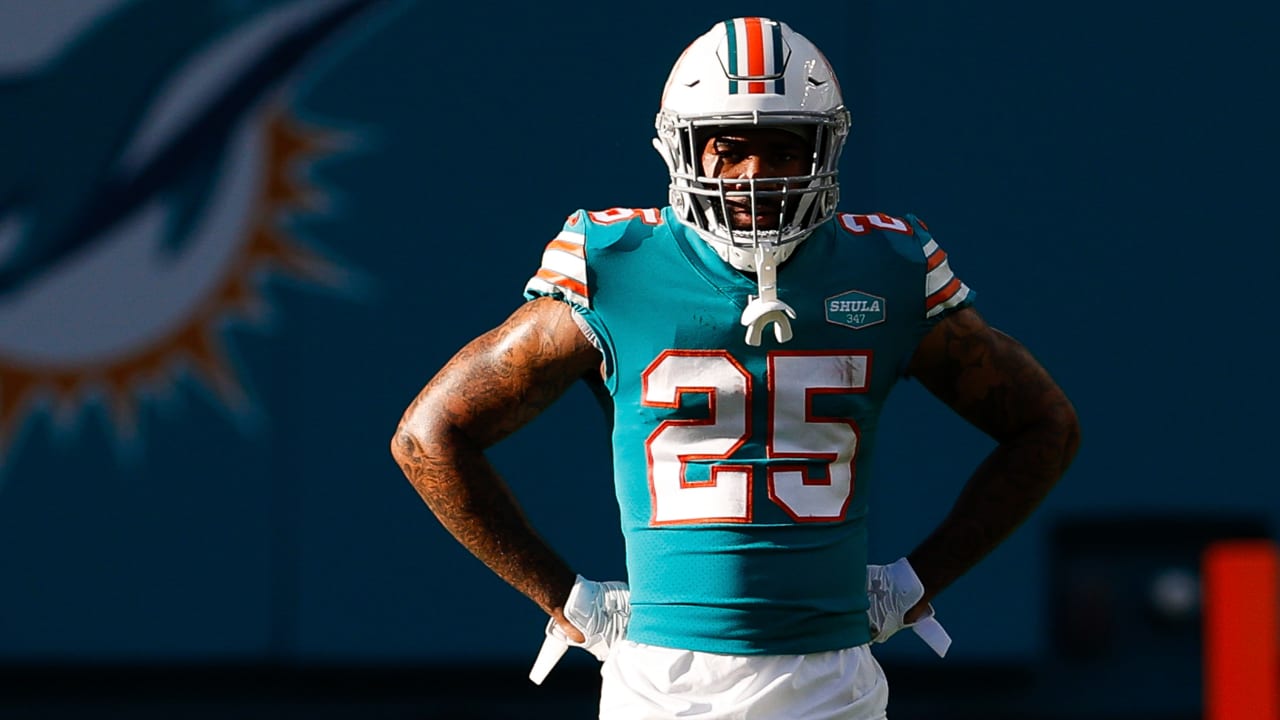 Miami Dolphins cornerback Xavien Howard wears his newfound peace