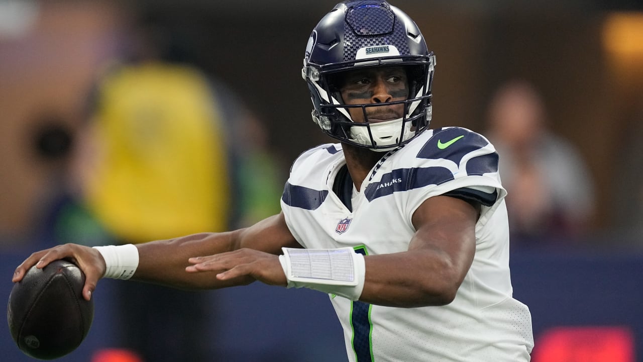 Seattle Seahawks running back Kenneth Walker III (9) wears customized  cleats before an NFL football game against the Los Angeles Rams, Sunday,  Dec. 4, 2022, in Inglewood, Calif. (AP Photo/Kyusung Gong Stock