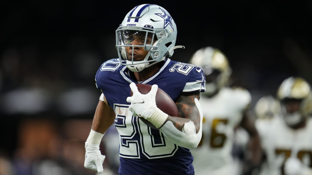 Dallas Cowboys running back Tony Pollard (20) carries a kickoff return  during an NFL football game