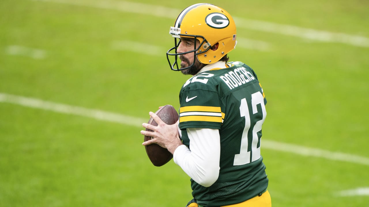 Aaron Rodgers: 'It's important' to get Brett Favre 'in the fold' 