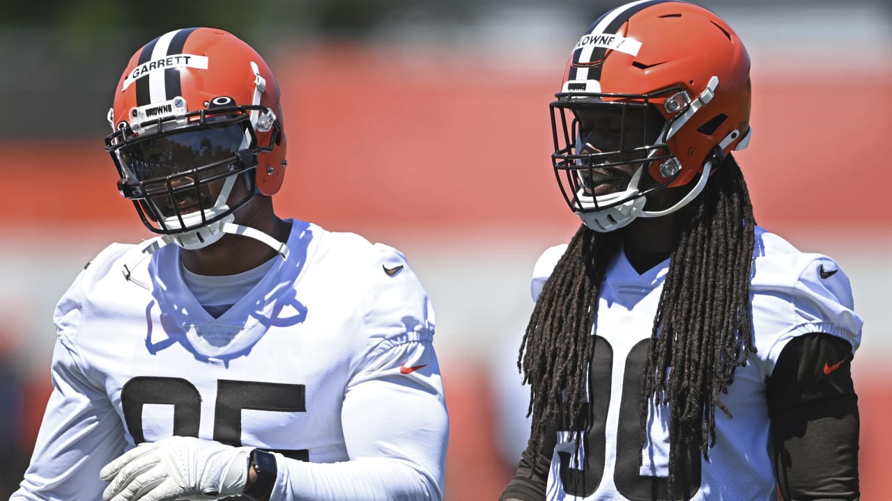 Jadeveon Clowney re-signs with Browns: DE returning to Cleveland on 1-year  deal