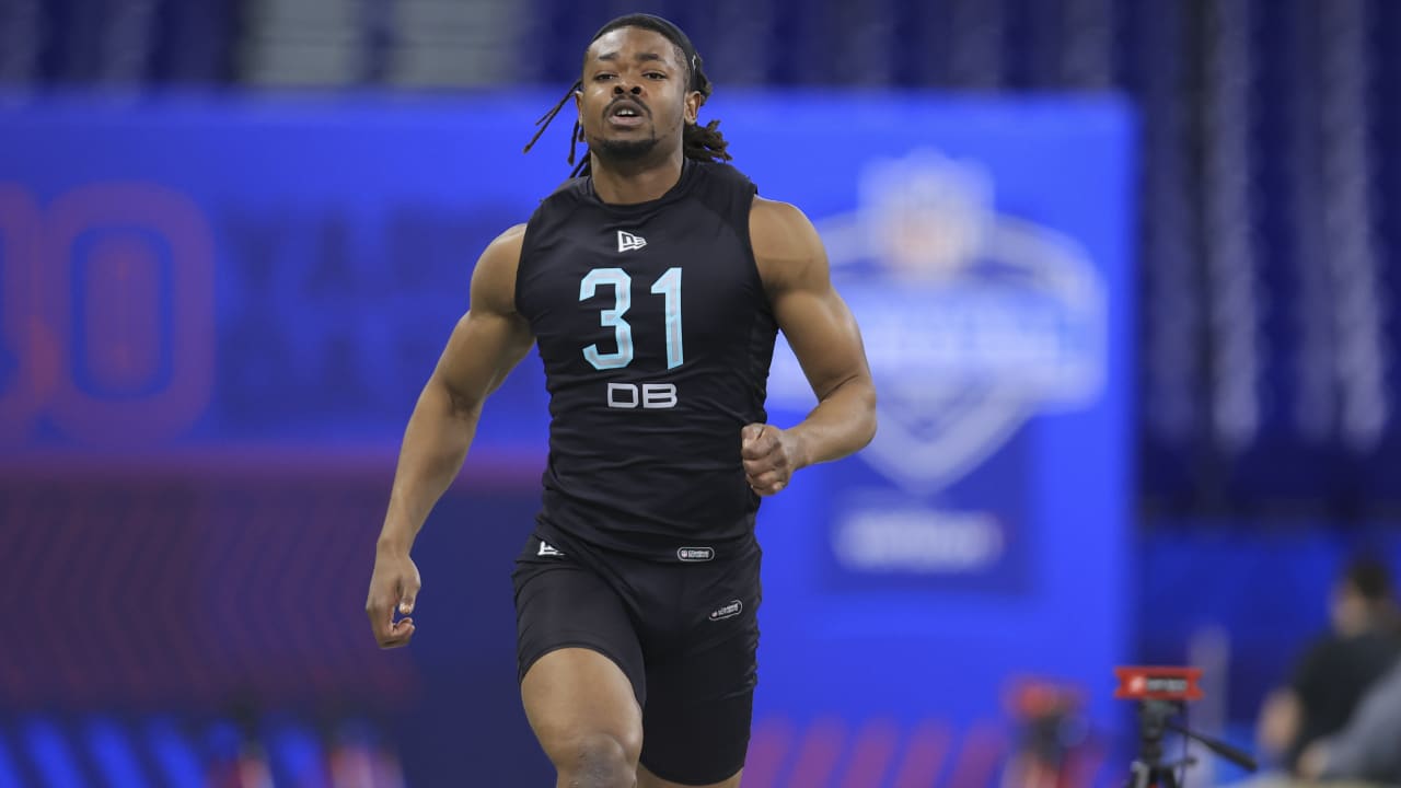 Defensive back Isaac Taylor-Stuart runs official 4.42-second 40-yard dash  at 2022 combine