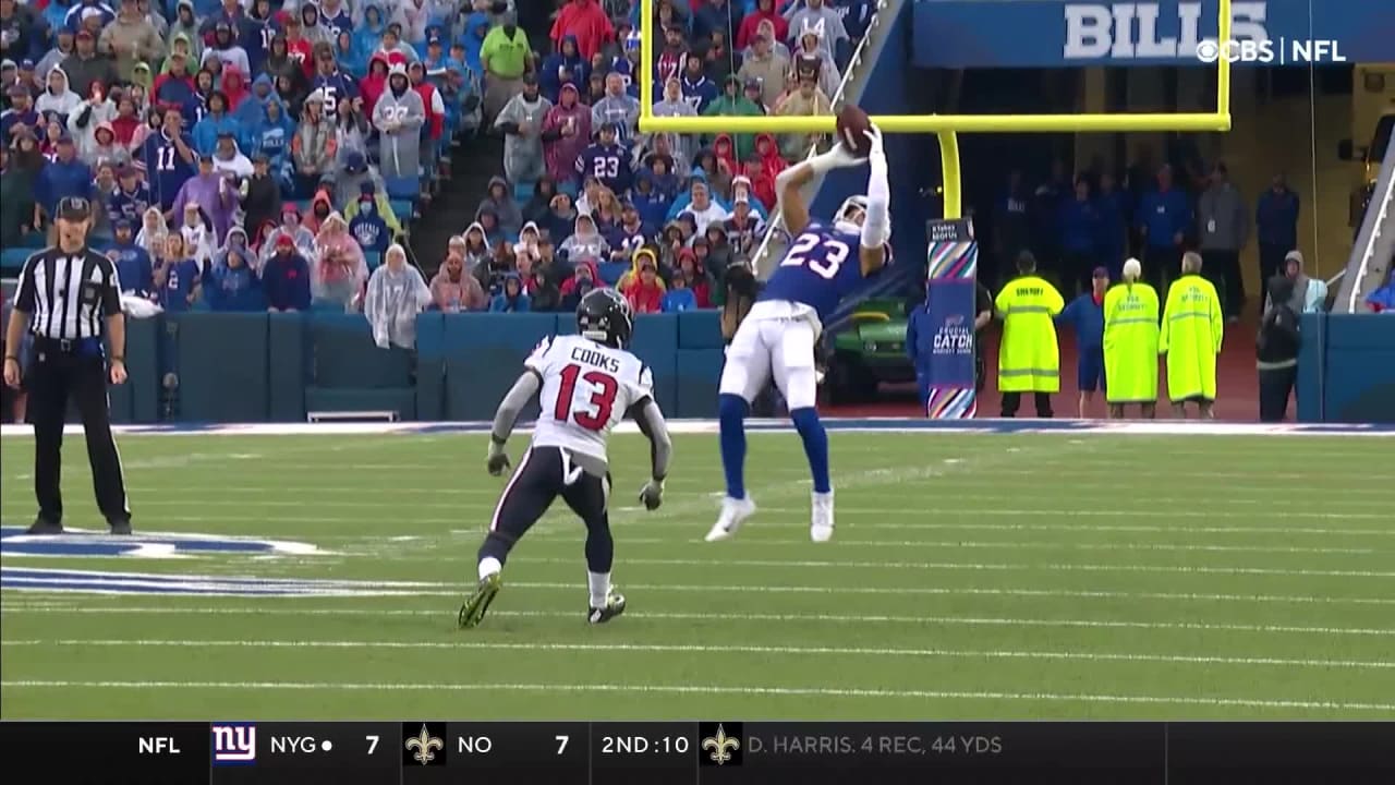 Green Bay defensive back MICAH HYDE makes a critical interception