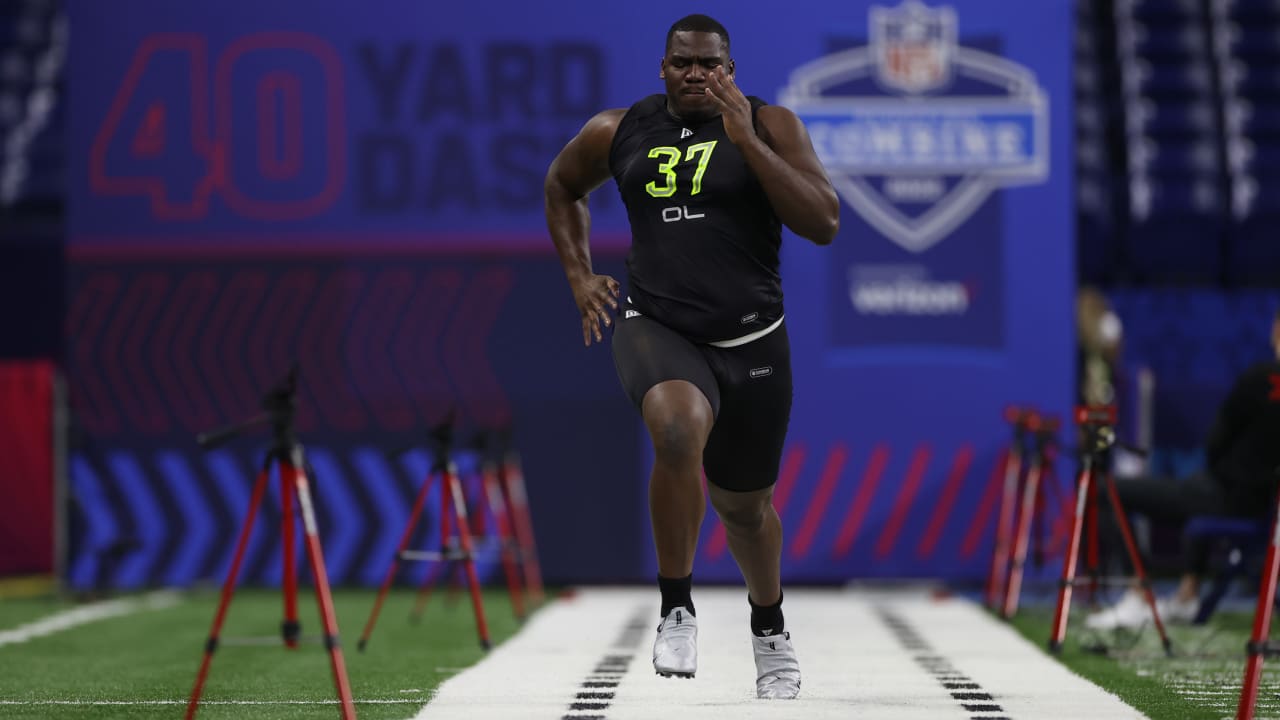 Tulsa OL Chris Paul runs 4.89 40-yard dash