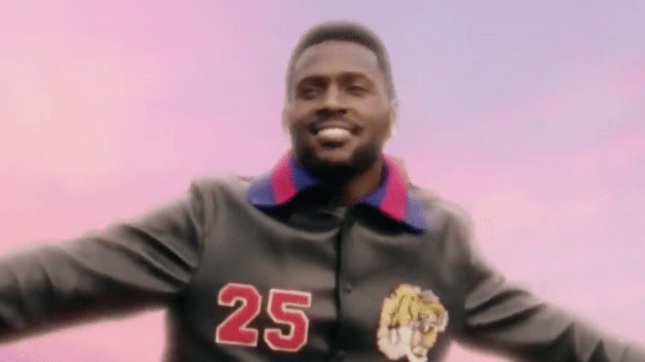 antonio-flying